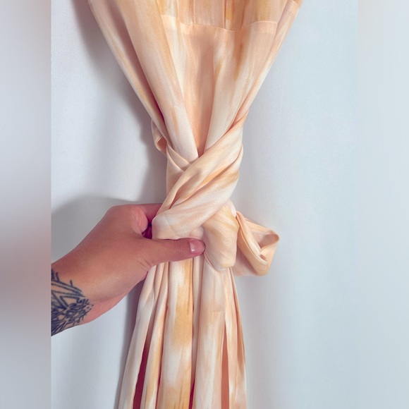 Neutral Wrap dress - Picture 7 of 8